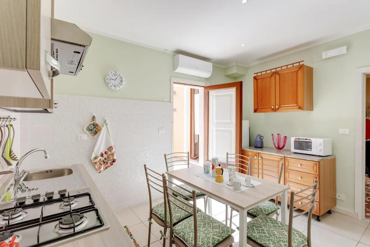 Catania Central Apartment With Terrace- Casa Mariella Włochy